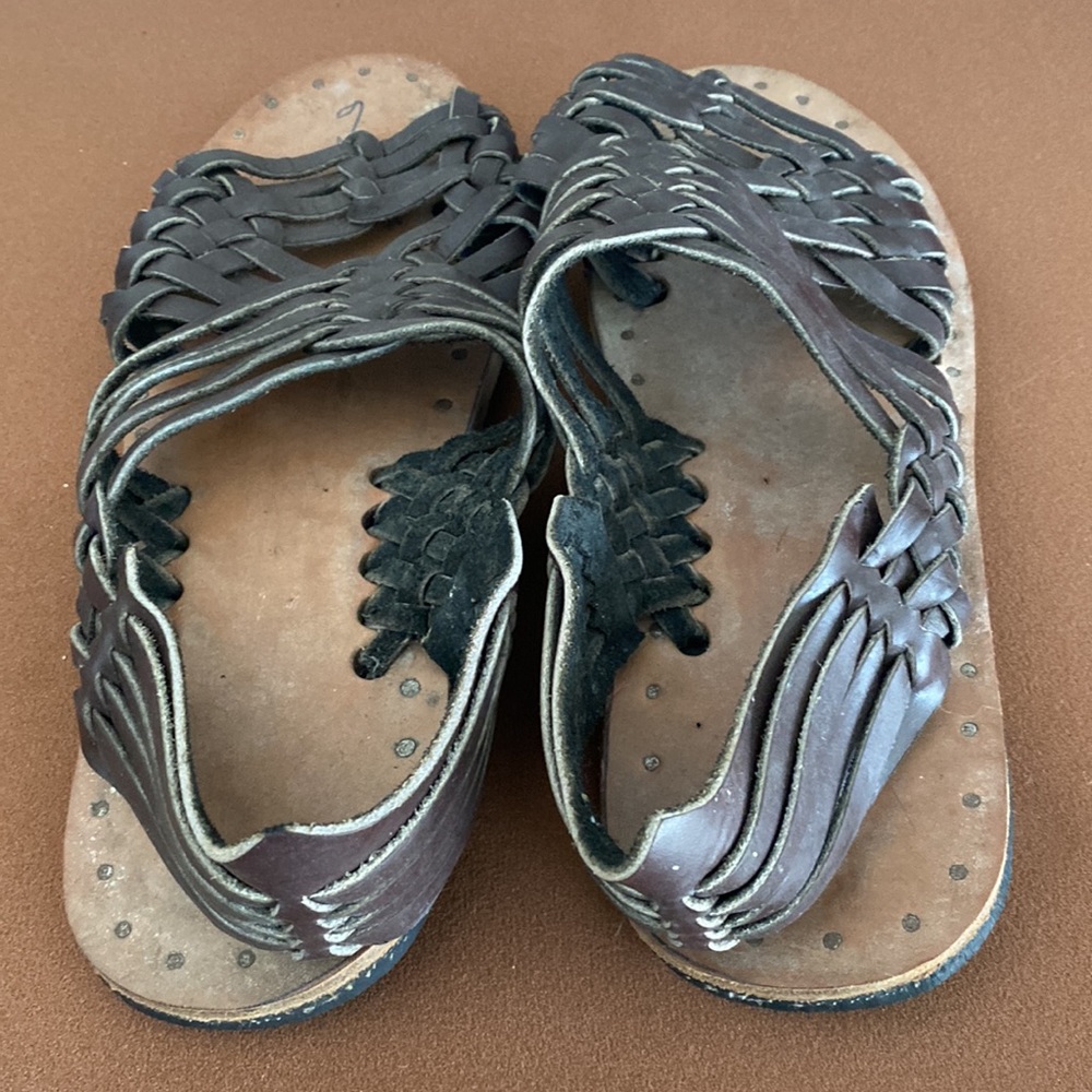 Kid’s Authentic Mexican Handmade Huarache
Michoacan Brown Size 2 - Picture 3 of 6